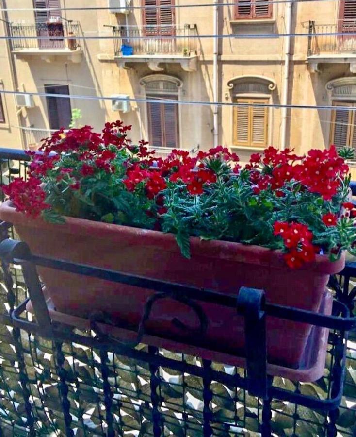 Via Aurispa 60 باليرمو المظهر الخارجي الصورة