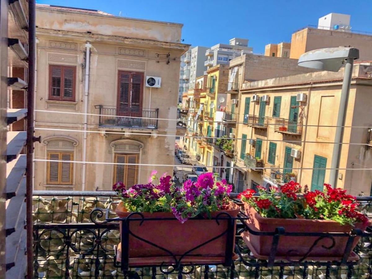 Via Aurispa 60 باليرمو المظهر الخارجي الصورة